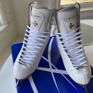 Riedell Motion Ice Skates – Size 5.5 Medium Width – Excellent Condition